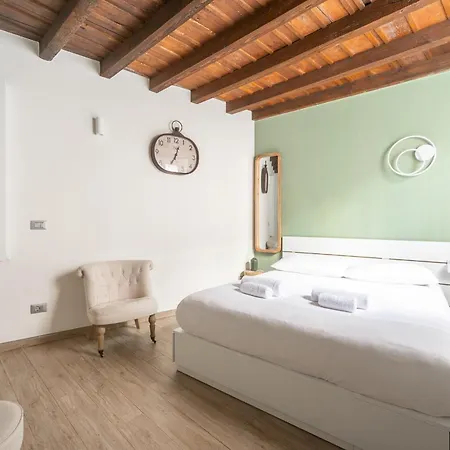 Your Lovely Retreat In Brera Διαμέρισμα *
